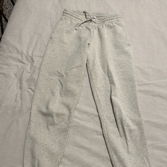 Aritzia TNA perfect boyfriend sweatpants - Picture 3 of 3